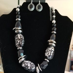 Black necklace set